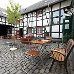 Modernes Mit Parkplatz In Der Eifel Apartmán