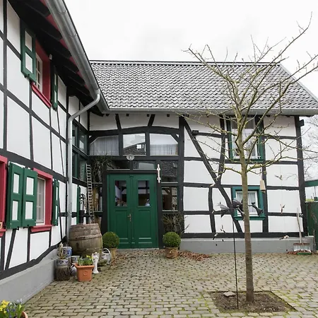 아파트 Modernes Apartment Mit Parkplatz In Der Eifel 슈라이덴