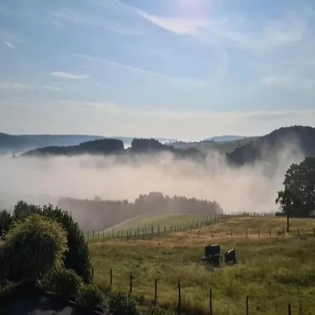 Modernes Apartment Mit Parkplatz In Der Eifel * 슈라이덴