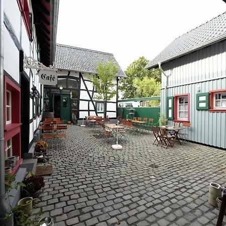 Modernes Mit Parkplatz In Der Eifel