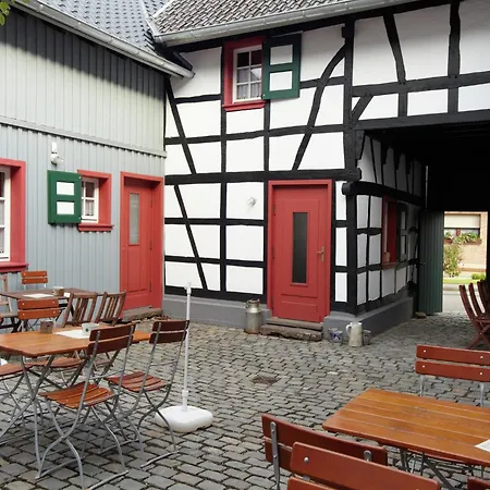 Modernes Mit Parkplatz In Der Eifel