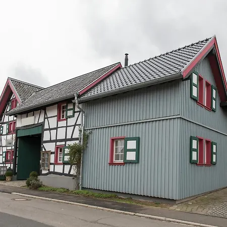 아파트 Modernes Apartment Mit Parkplatz In Der Eifel