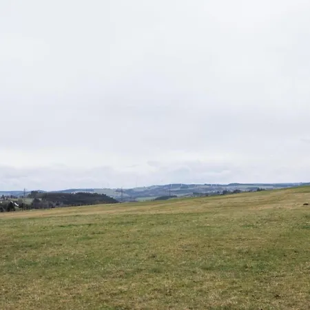 Modernes Apartment Mit Parkplatz In Der Eifel 아파트 슈라이덴