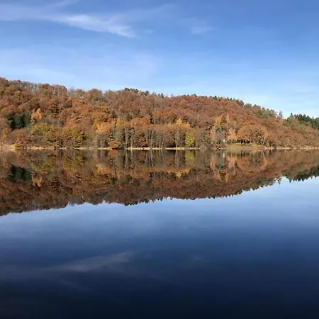 아파트 Modernes Apartment Mit Parkplatz In Der Eifel 슈라이덴