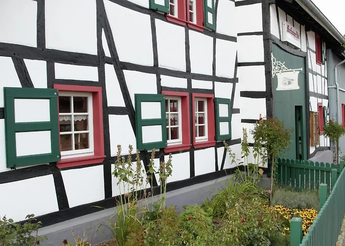 Апартаменты Modernes Apartment Mit Parkplatz In Der Eifel