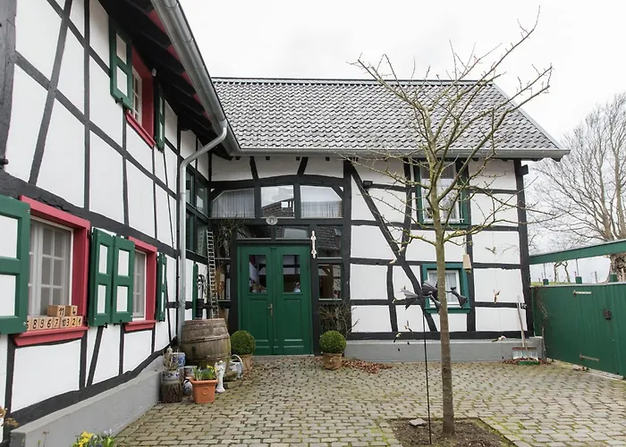 Апартаменты Modernes Apartment Mit Parkplatz In Der Eifel Шляйден